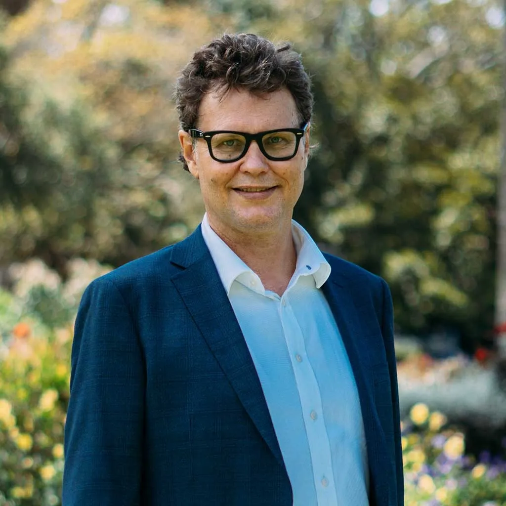 Dr Adam Mackie