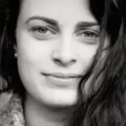 Dr. Ania Nohawica-Heer
