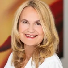 Dr. med. Bernadette Adamek