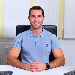 Dr. Cem Cicek