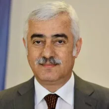 Fazil Peru - Doktor der Medizin (Univ. Istanbul)