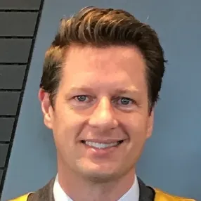Dr Jeffrey Van Gangelen