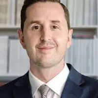 Dr Lachlan Batty
