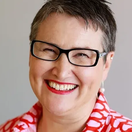 Dr Lisa Begg