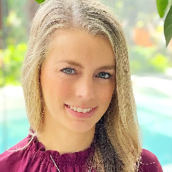 Dr Paula Hade