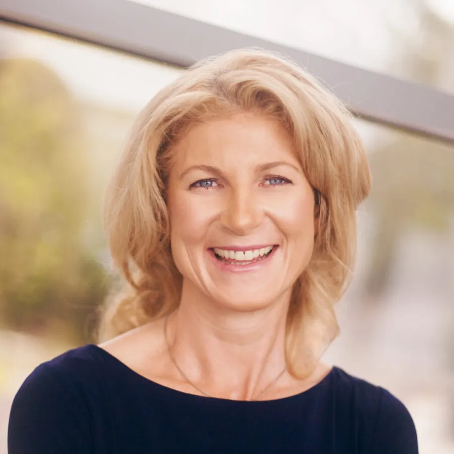 Dr Raewyn Campbell